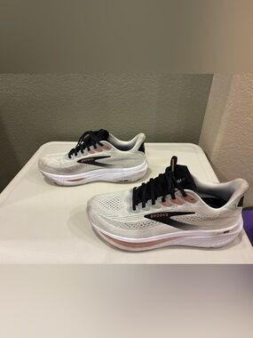 Brooks Ghost 17 Women's Size 12 D Wide White Black Rose Gold Shoes 1204311D105